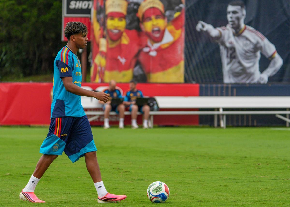Lamine Yamal durante un entrenamiento de la selección española en Chattanooga (EE.UU.)