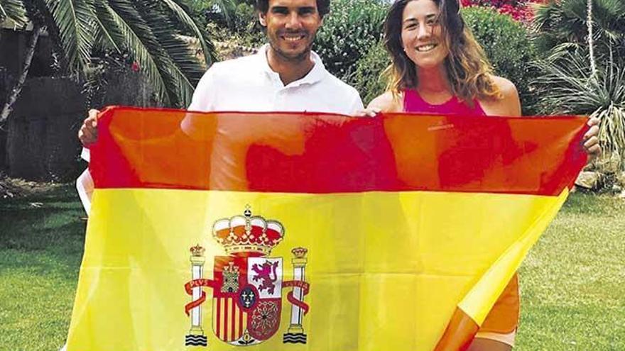 Nadal y Muguruza sostienen una bandera española