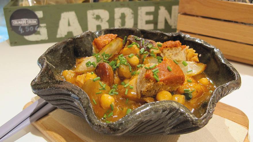 Callos con garbanzos y sobrassada de porc negre.