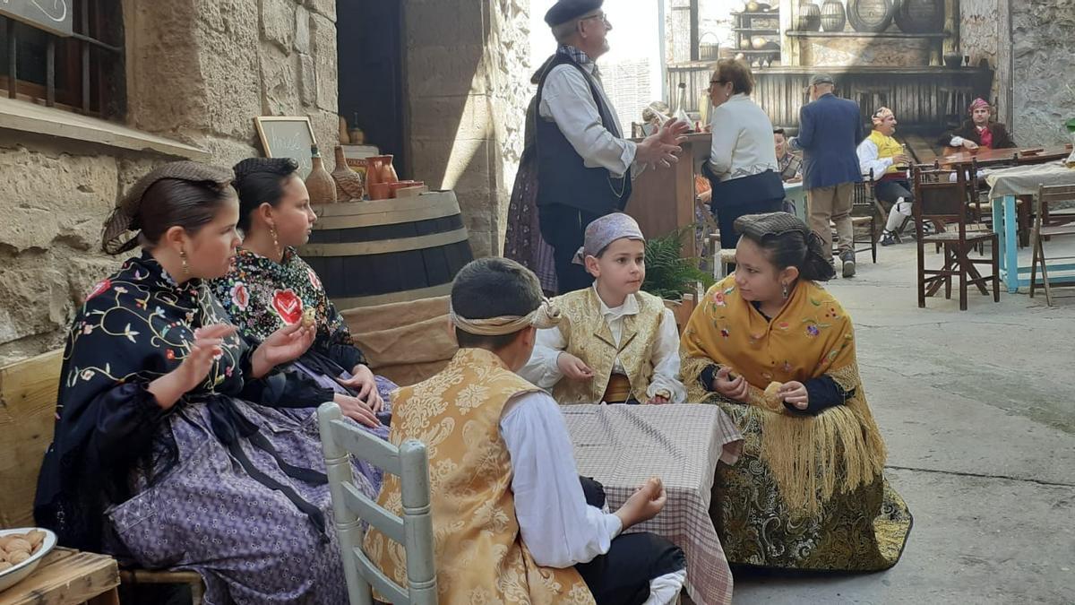 En la fiesta de La Faldeta hubo participantes de todas la edades.