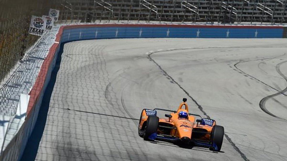 Alonso, con el McLaren en la pista de Texas