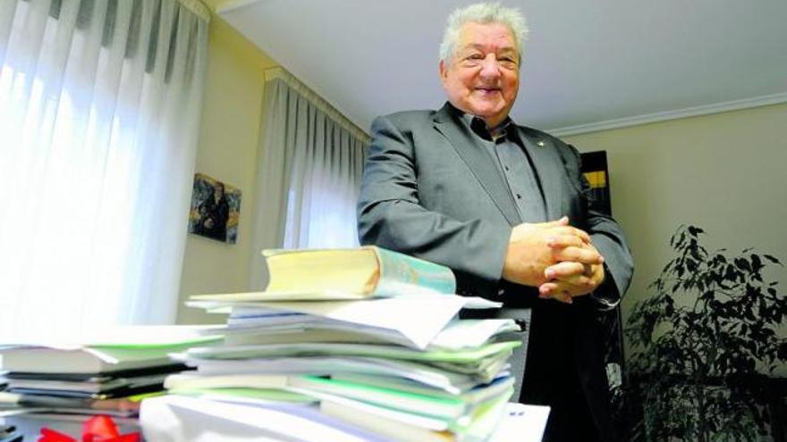 Luis González Morán, en su despacho de Oviedo. / nacho orejas
