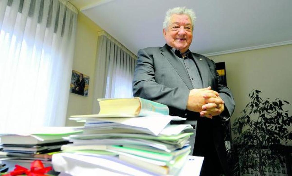 Luis González Morán, en su despacho de Oviedo. / nacho orejas