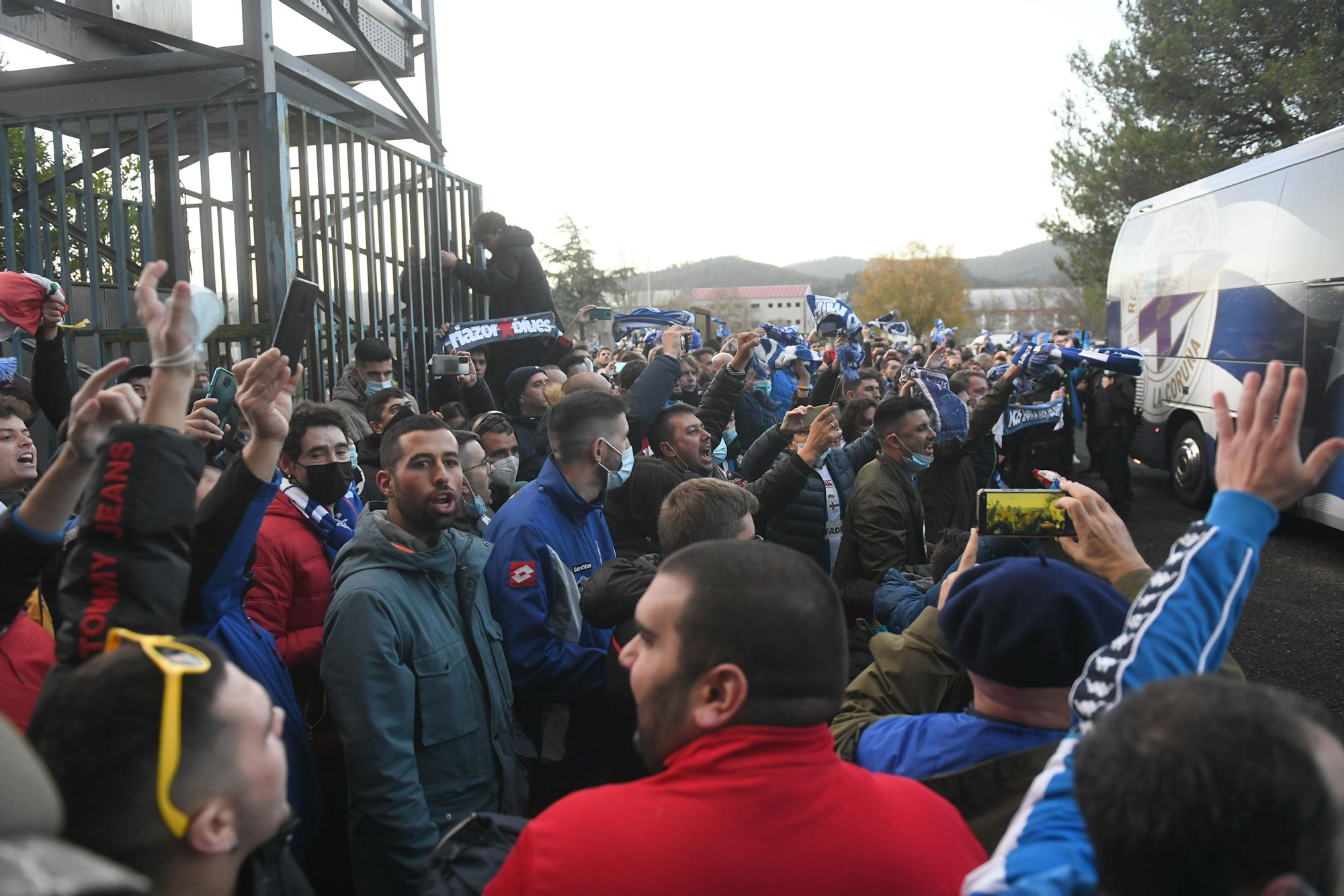 Llegada del Dépor a A Malata para el duelo ante el Racing de Ferrol