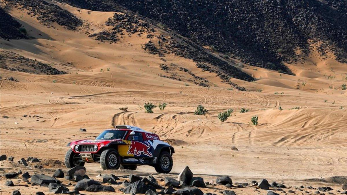 Sainz, en un test previo al inicio del Dakar en Arabia
