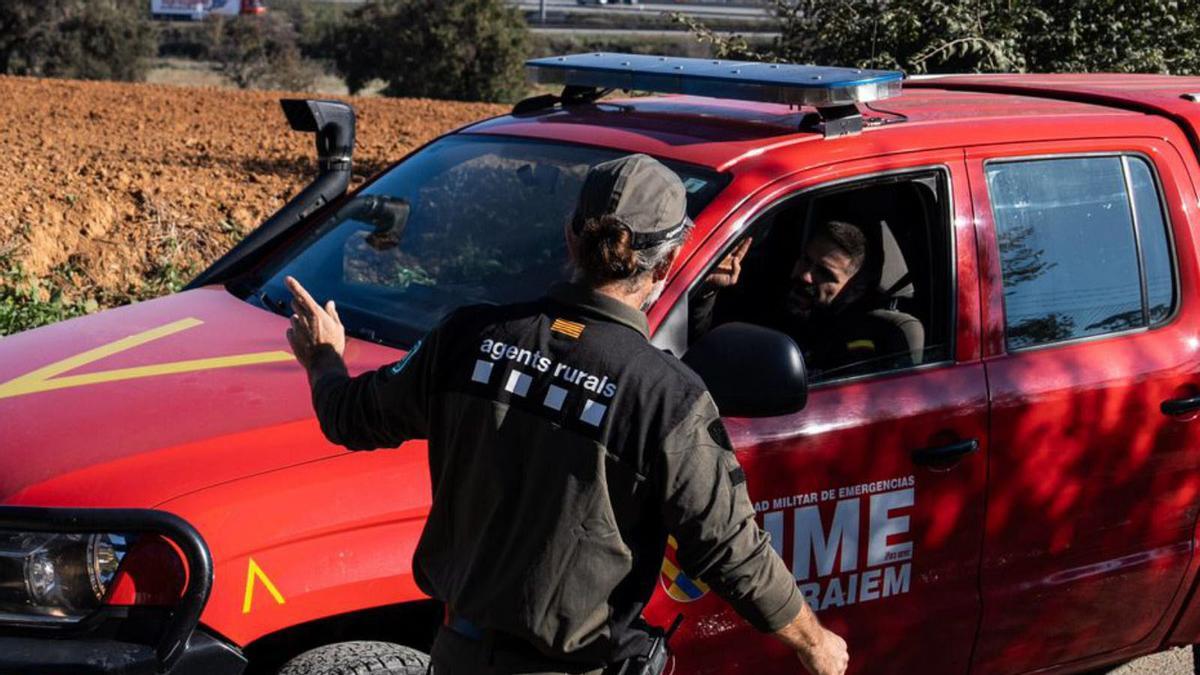 Efectius de l’UME i agents rurals es reuneixen a Torreferrussa. | ZOWY VOETEN