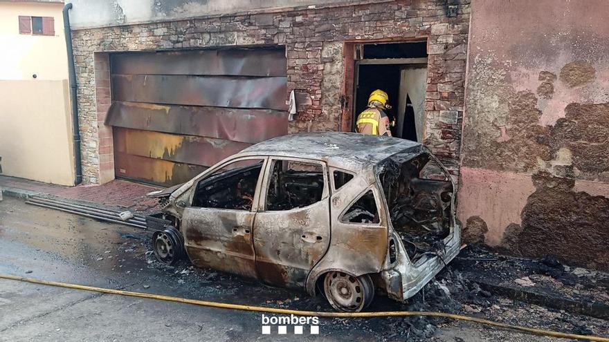 S&#039;incendia un cotxe a Agullana i causa afectacions en tres edificis