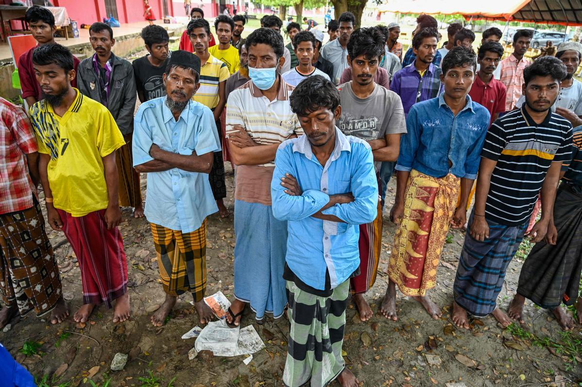 Un barco con casi 200 rohingyas desembarca en la costa de Indonesia