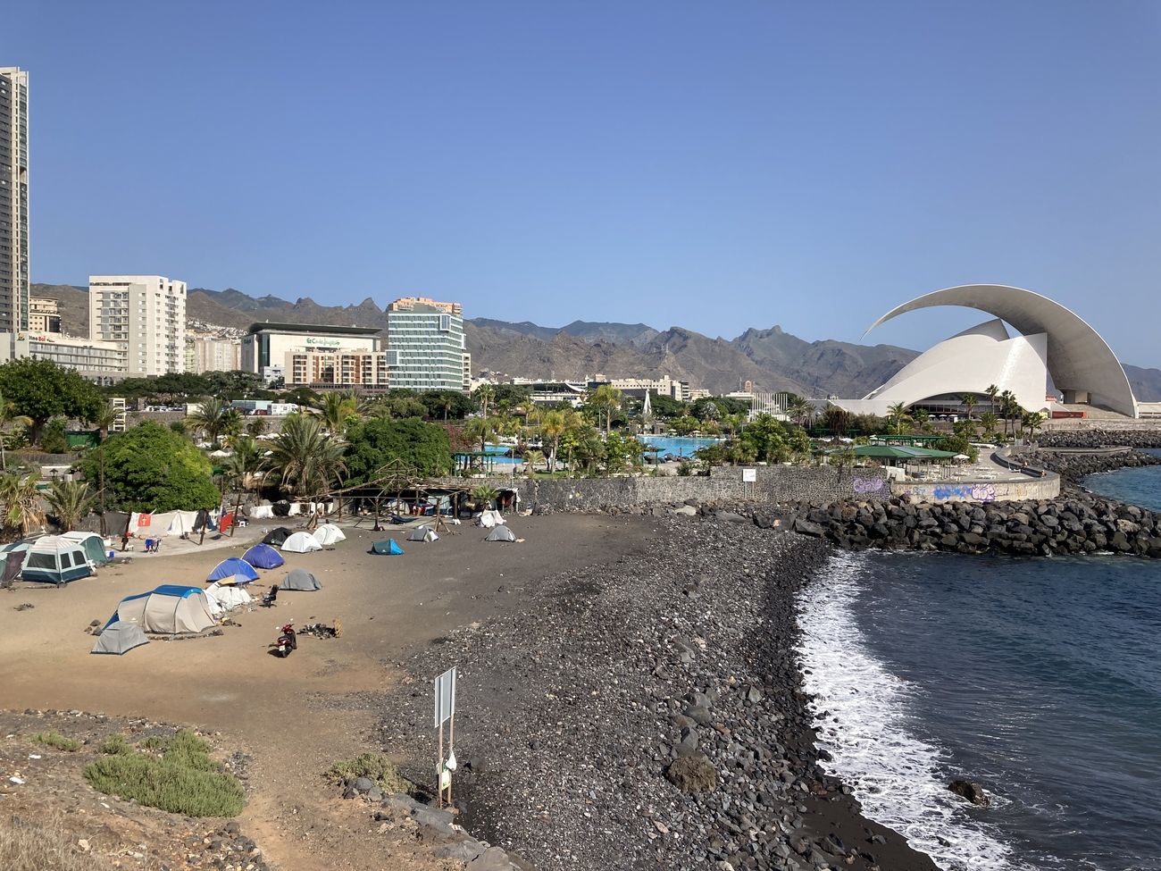 Casetas en la playa del Parque Marítimo de Santa Cruz de Tenerife