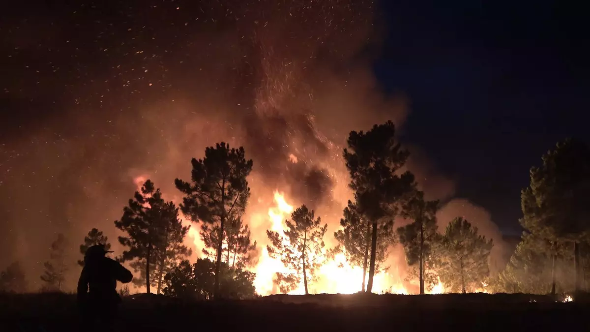 La UME actuando en el incendio de Las Hurdes esta madrugada