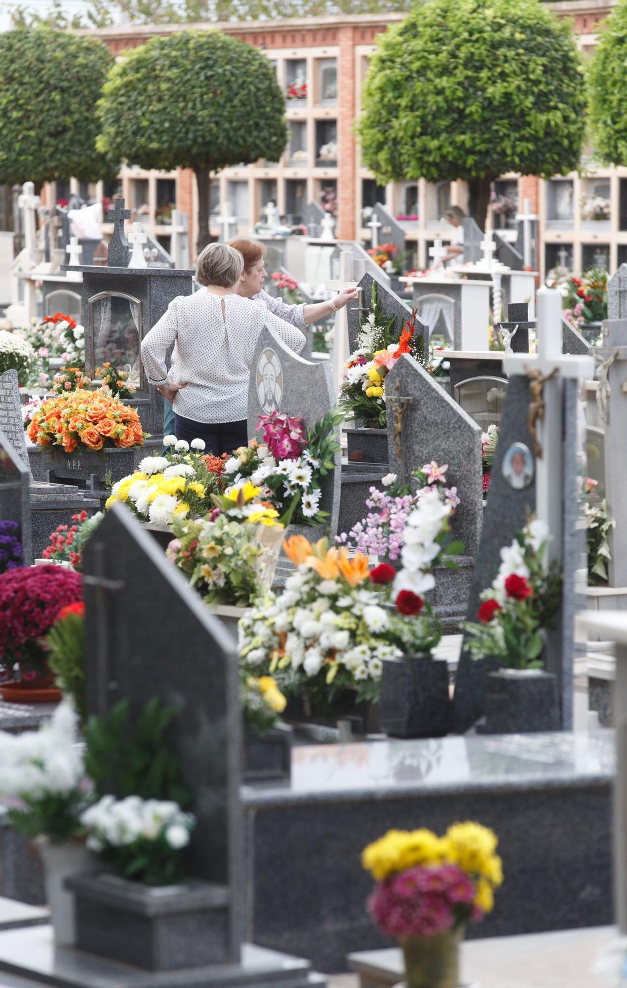 Día de Todos los Santos en el Cementerio de Alicante