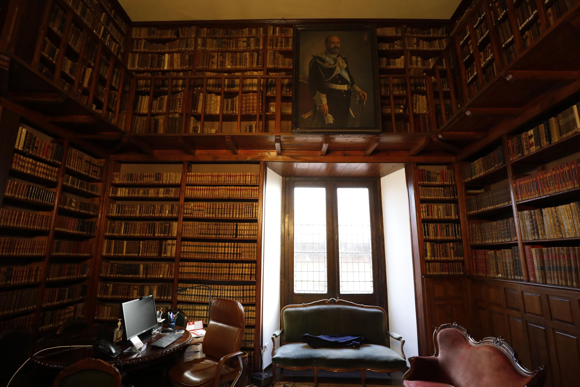 EN IMÁGENES: Los tesoros de la Universidad de Oviedo salen a la luz