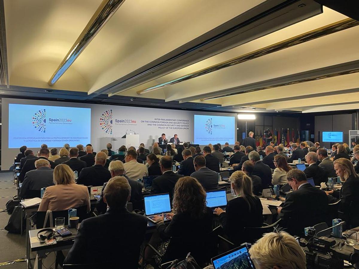 Pleno de la Conferencia Interparlamentaria para la Política Exterior y de Seguridad Común de la UE, reunido en Madrid el 2 de octubre de 2023.