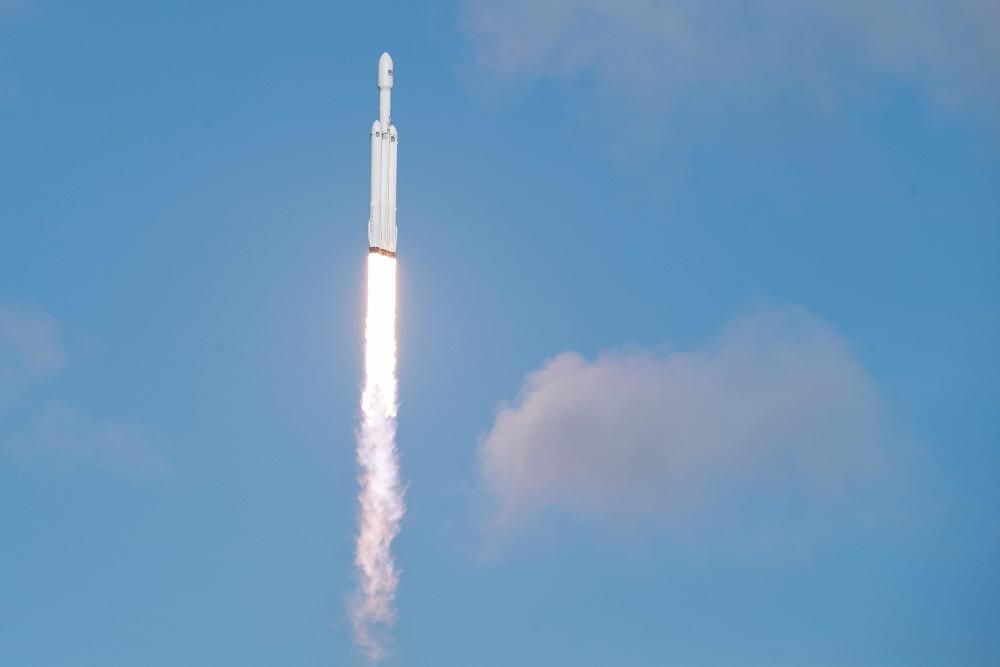 SpaceX lanza el cohete más poderoso del mundo rumbo a Marte