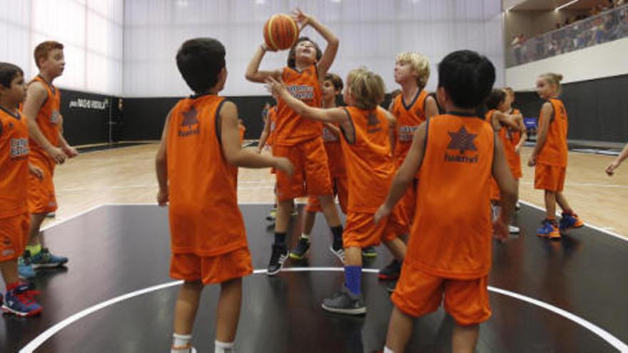 Un entrenamiento de canteranos del Valencia Basket