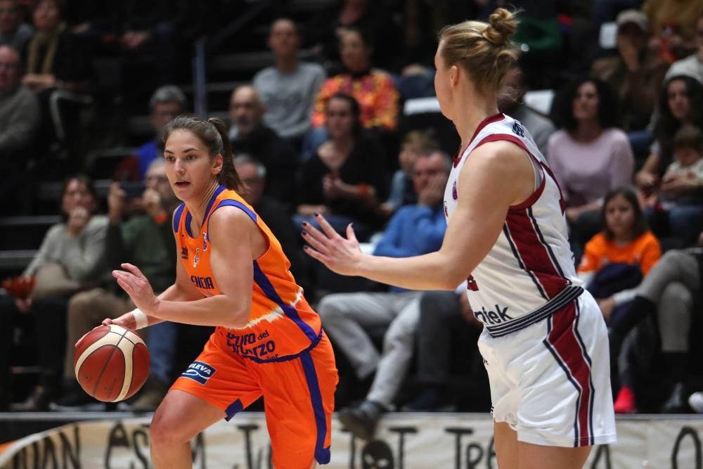 Partido entre el Valencia Basket y el Lointek Gernika