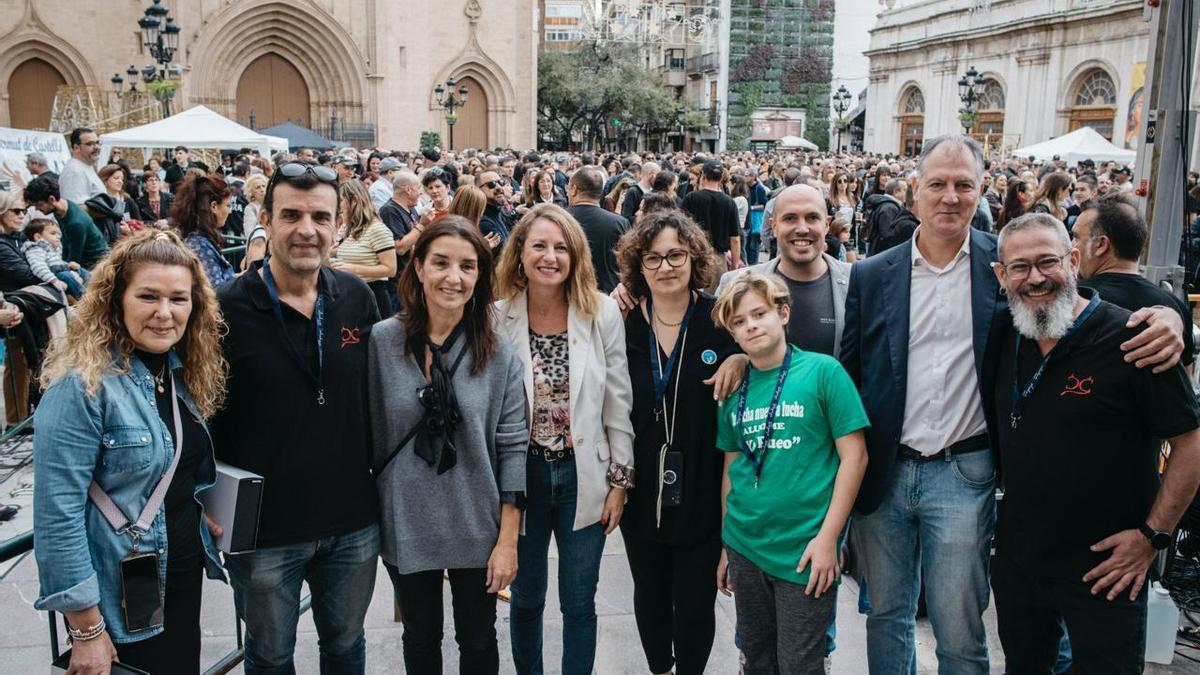 La alcaldesa de Castelló, Begoñ Carrasco, ha estado presente en el Vermut Solidario de la plaza Mayor.