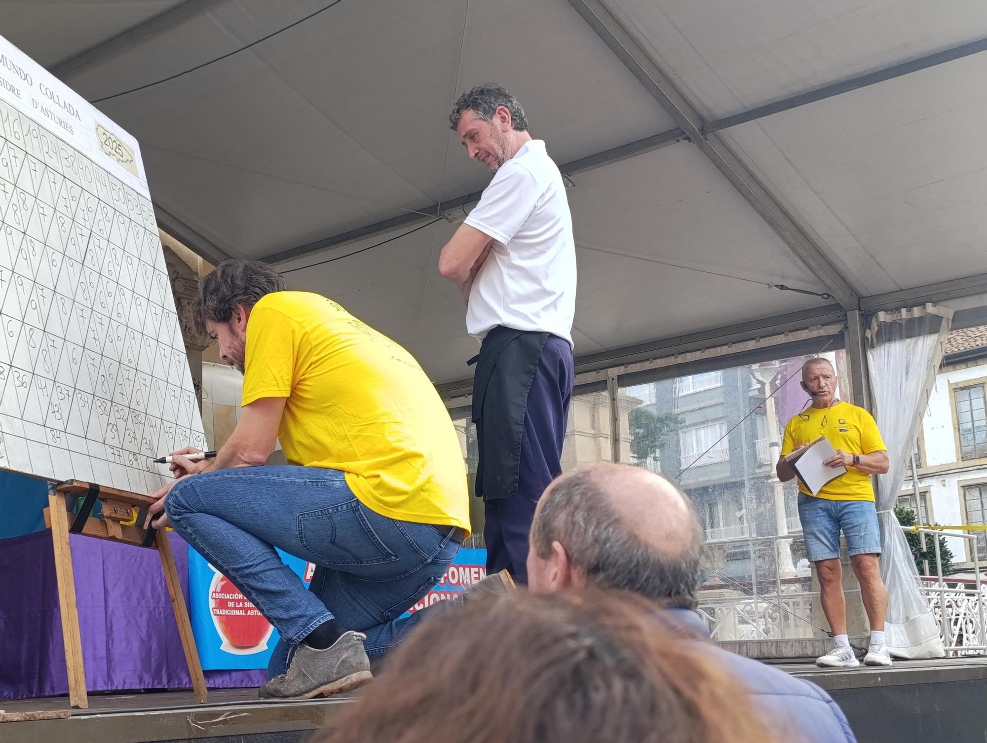 Héctor García, de Llanes,  gana la "champions" de la sidra casera en Villaviciosa