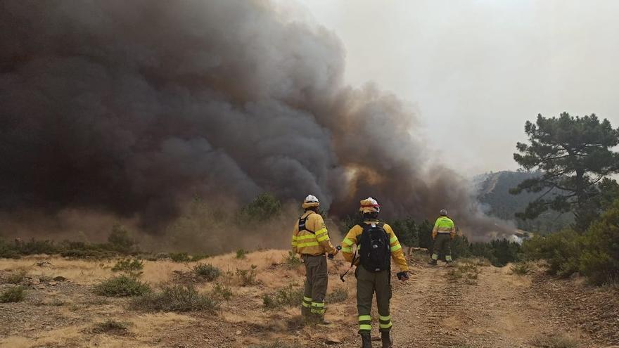 Homenaje a los bomberos que lucharon en el incendio de Las Hurdes