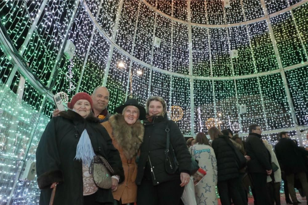 Ya es Navidad en Vigo: 10 milllones de luces para marcar una historia. // A. Villar | J. Lores | J. Álvarez | C. Delgado | M. Romero