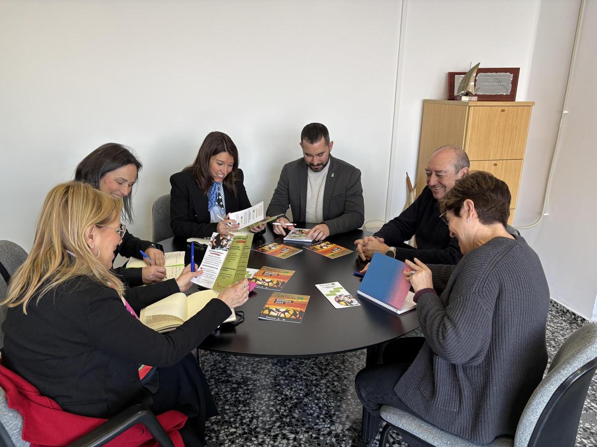 Representantes del PSPV en una reunión con una entidad del tercer sector.