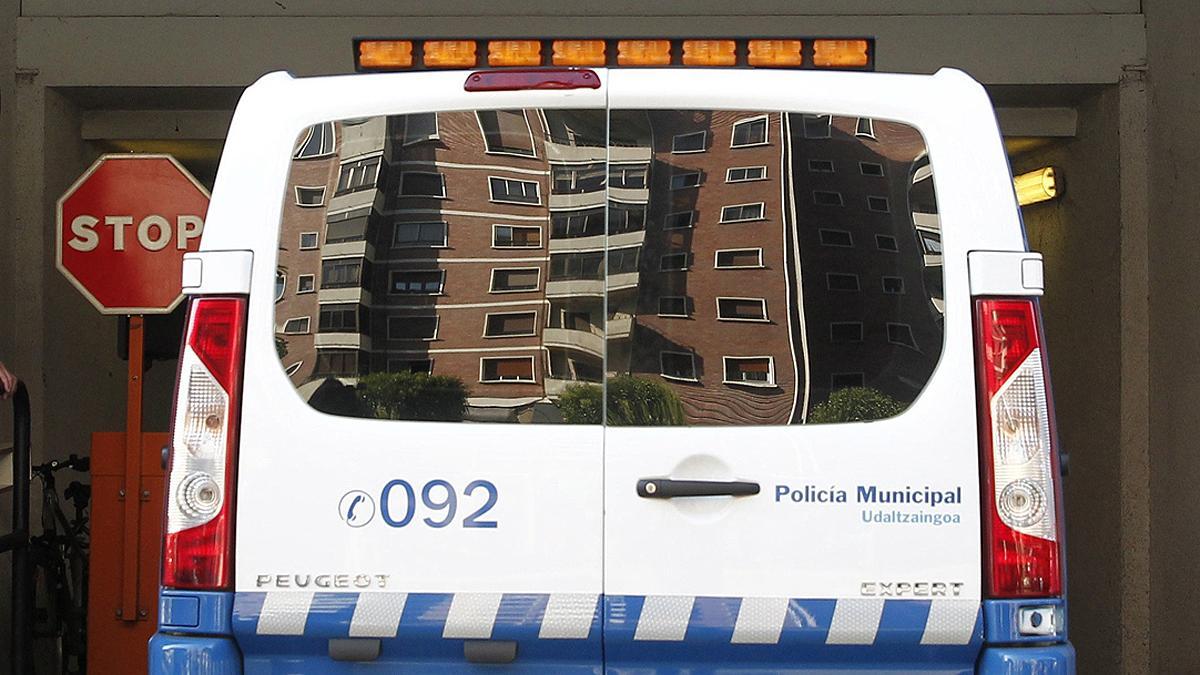 Un vehículo de la Policía Municipal de Pamplona.