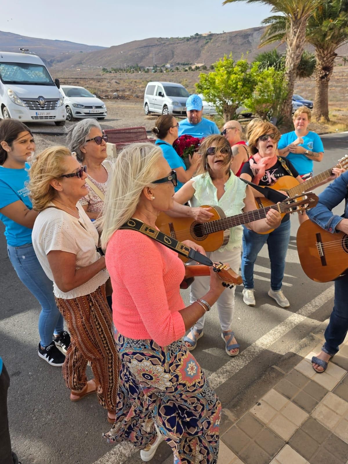 El carnicero más solidario  lleva alegría a mayores y enfermos