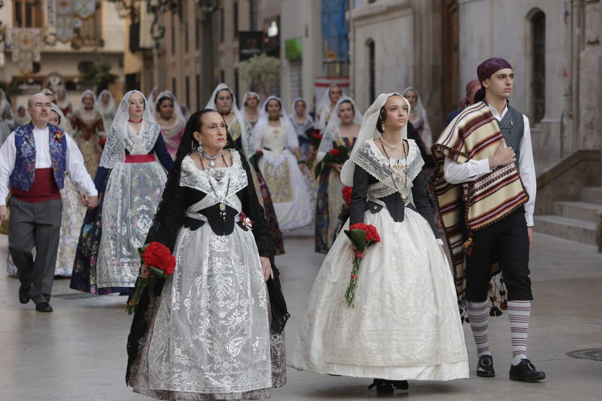 Todas las fotos de la ofrenda del 18 de marzo por la calle San Vicente hasta la 19:30 horas Todas las fotos de la ofrenda del 18 de marzo por la calle San Vicente hasta la 19:30 horas