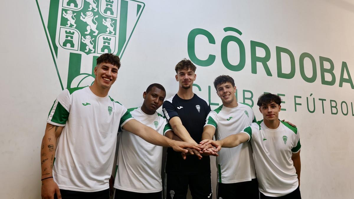 Jugadores del Córdoba B, antes de un entrenamiento.