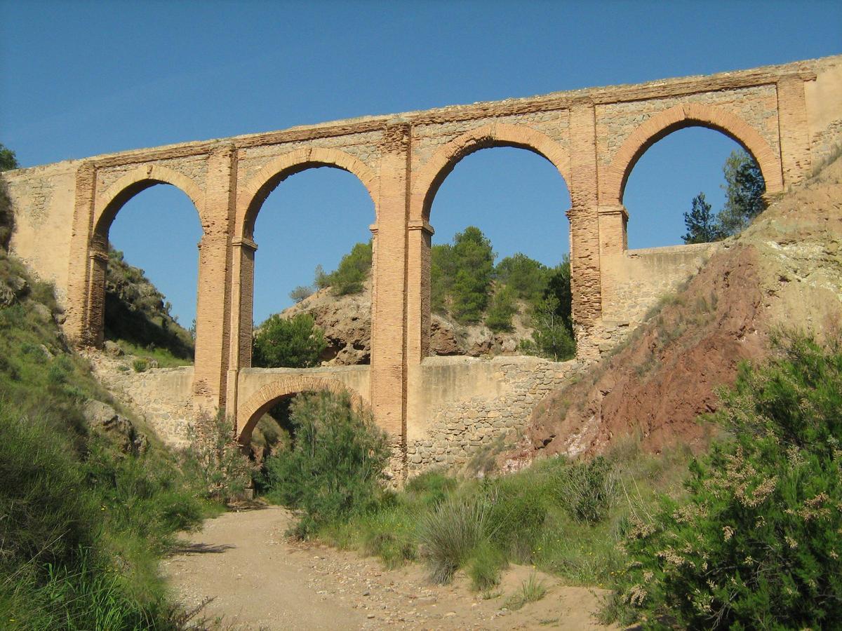 Aspecto que representaba el Acueducto de los Cinco Ojos antes de su restauración de 2020