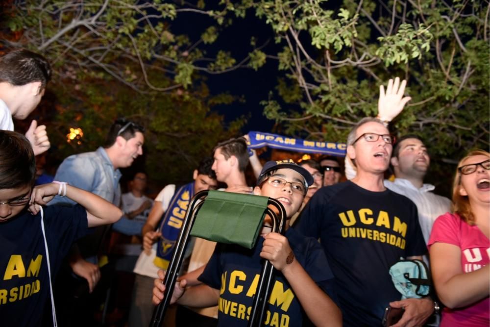 Los aficionados del UCAM lo celebran desde la universidad