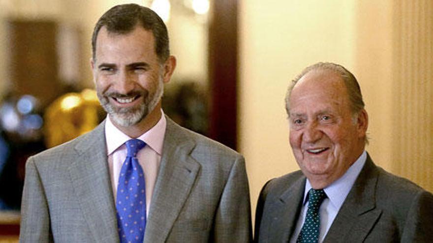 El Rey Felipe VI con Juan Carlos I.