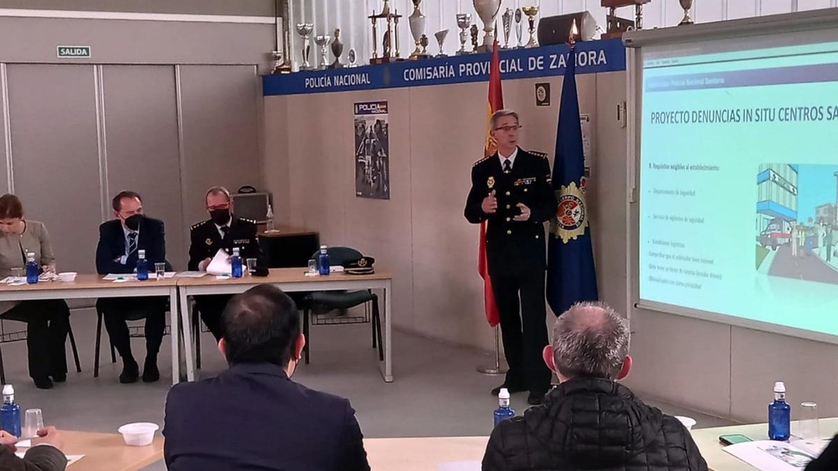 Intervención del Interlocutor Policial de Zamora en la Comisaría de la Policía Nacional.