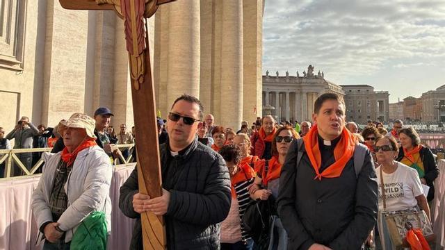 A la derecha, José Alberto Sutil  en Roma durante el jubileo con el Arciprestazgo de Aliste.
