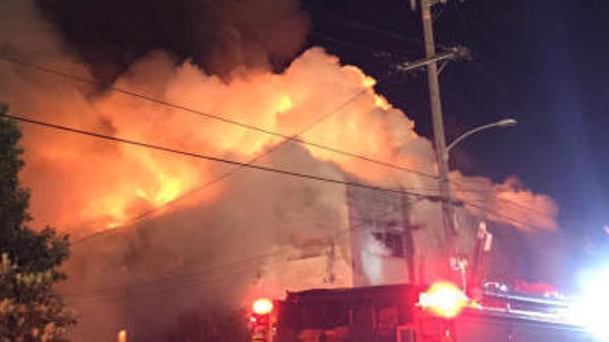 Almenys 33 morts en l&#039;incendi en un magatzem de Oakland, Califòrnia