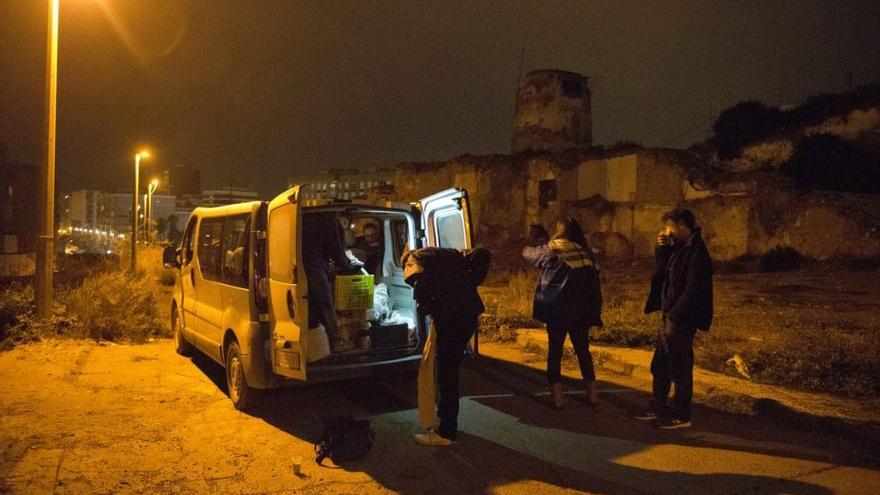 Ayuntamientos y ONG volverán a las calles para repartir mantas y buscar refugio a los sin techo.