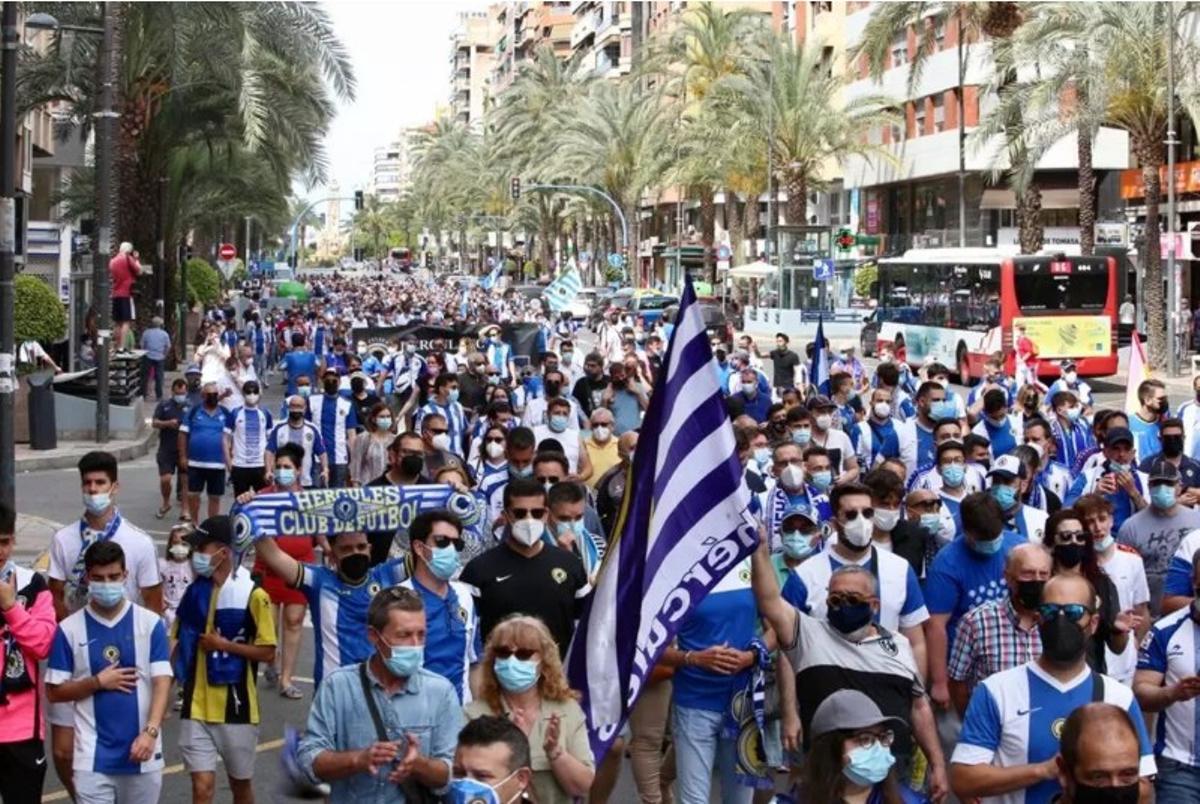 En medio de la pandemia del Covid-19, la afición del Hércules se manifestó por la pésima situación del club
