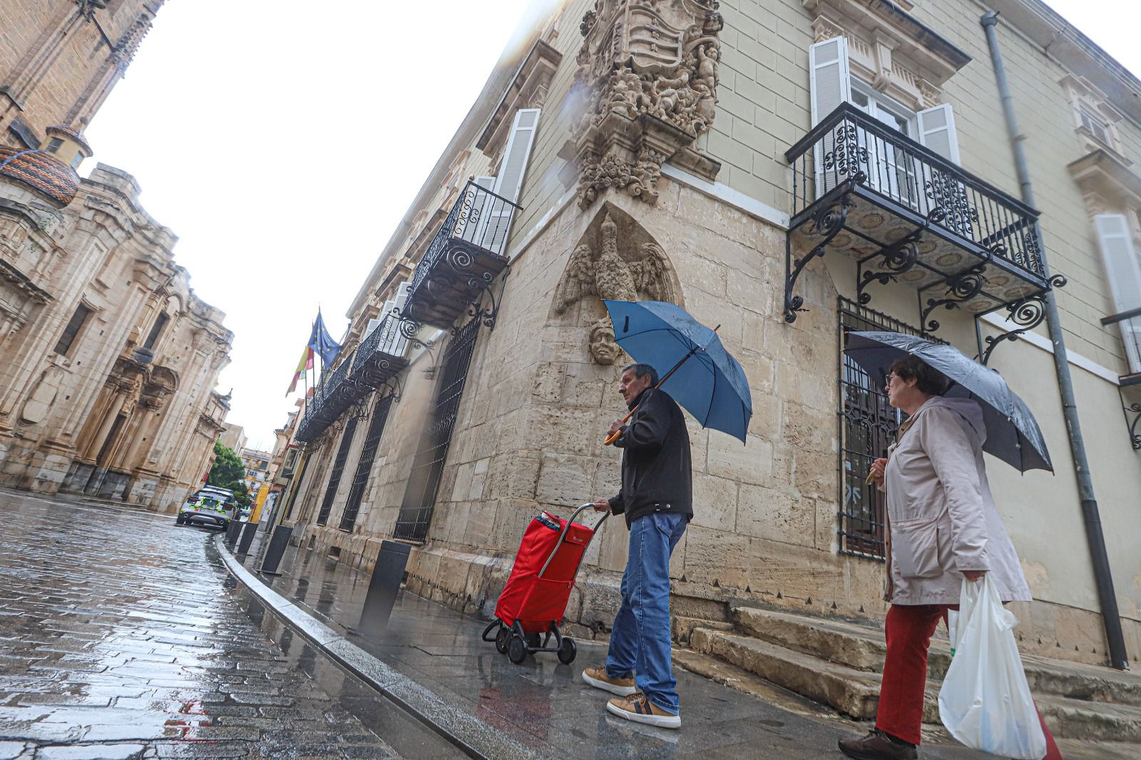 La lluvia baña la ciudad de Orihuela