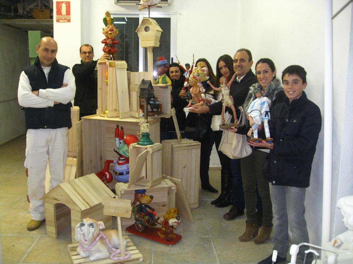 Falla infantil de Vall de Laguar 2014, hecha con ninots rescatados del fuego por falleras mayores y presidentes infantiles.