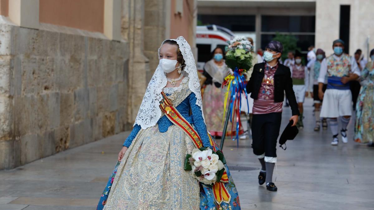 Búscate en el segundo día de Ofrenda por la calle del Mar (entre las 18.00 y las 19.00 horas).