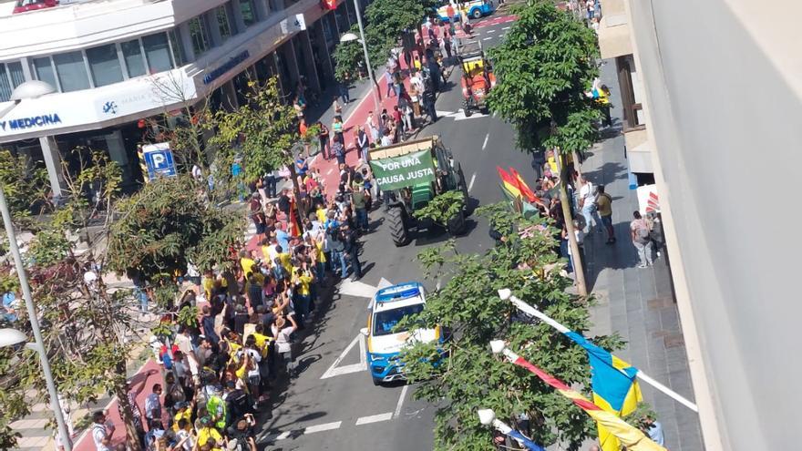 Los tractores llegan a Las Palmas de Gran Canaria para protestar frente a Presidencia de Gobierno