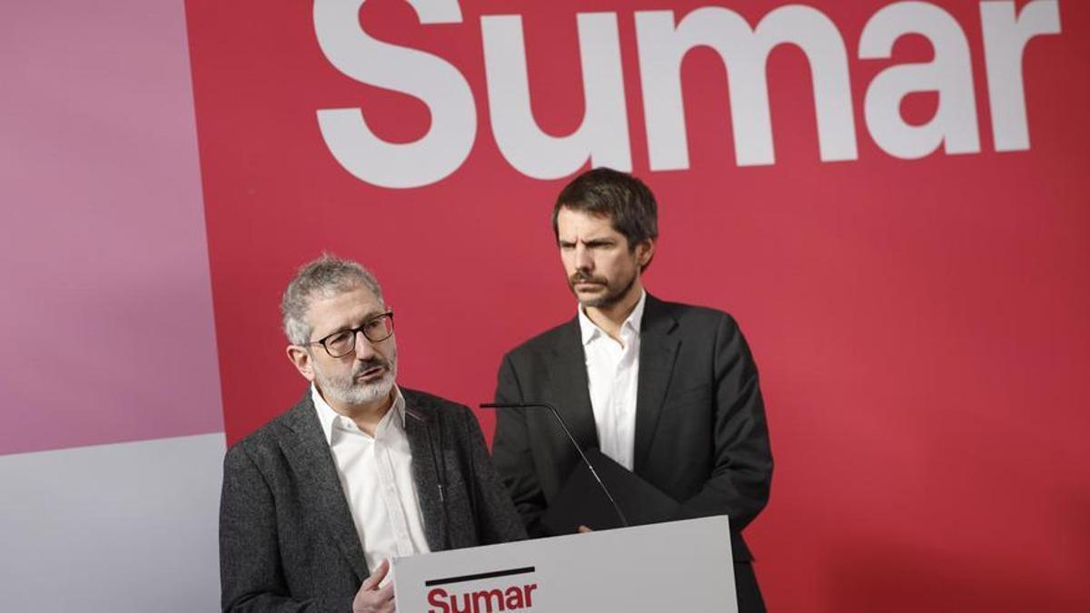 Carlos Martín Urriza y Ernest Urtasun, este lunes en la rueda de prensa de Sumar.