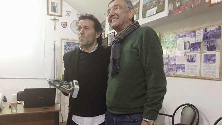 Eliseo García (a la derecha), con el entrenador Luisito. // Iñaki Osorio