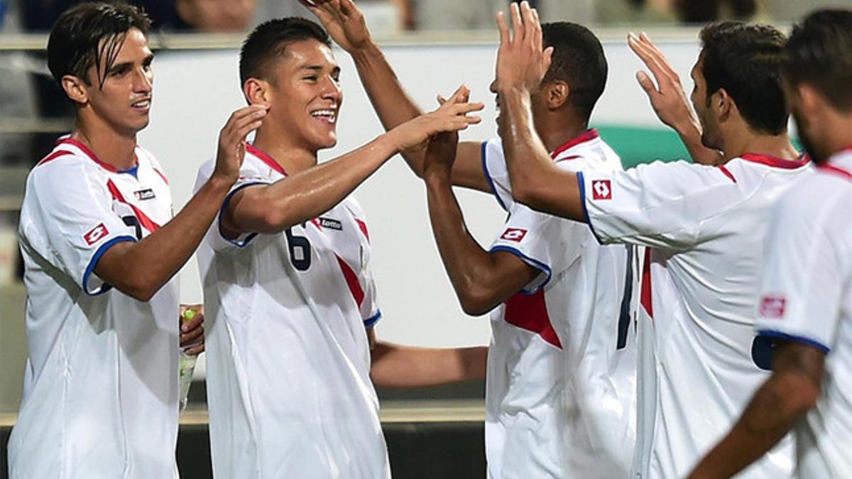 Óscar Duarte celebrando un gol con Costa Rica