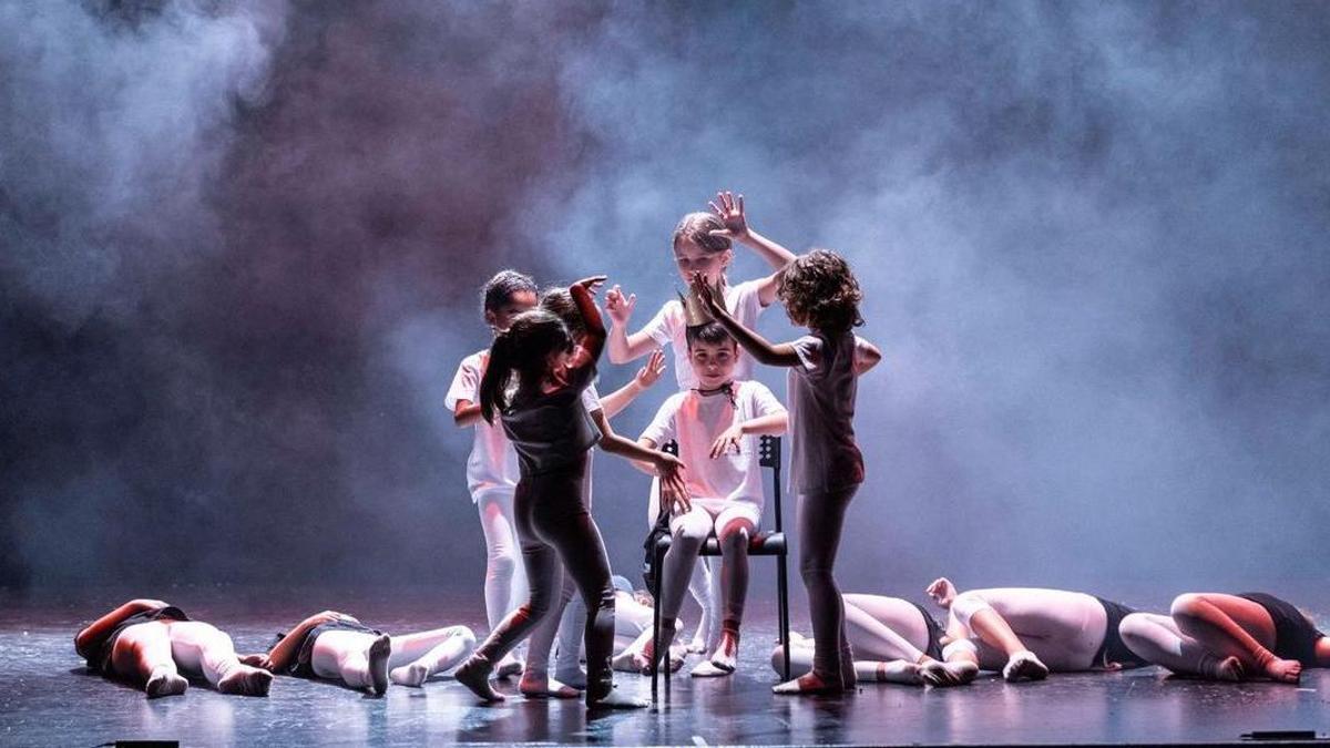 Imatge d'arxiu d'una de les funcions de final de curs de l'Escola Municipal de Teatre i Arts de Carrer de Vila-real.