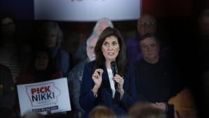 Nikki Haley, durante su intervención en un acto de campaña en el Olympic Theater de Cedar Rapids, Iowa.