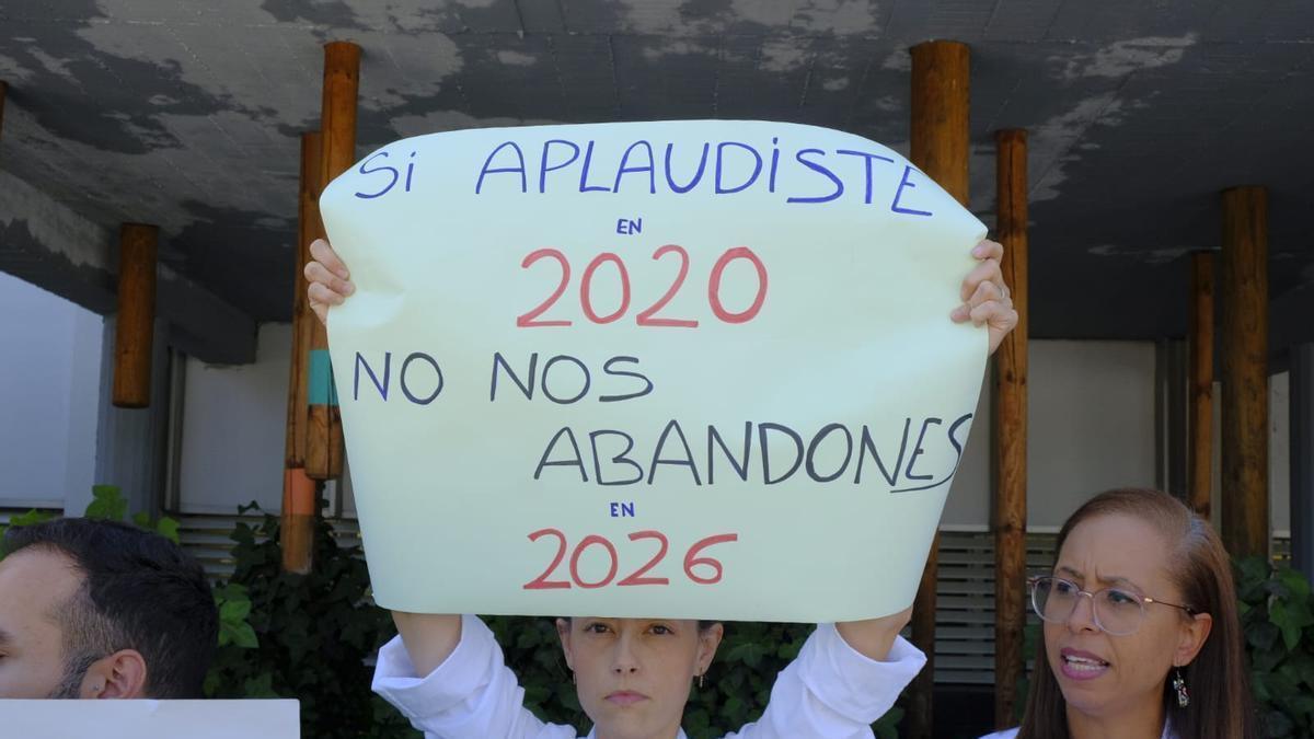Concentración de los médicos en el hospital Miguel Servet de Zaragoza, en una de las semanas de huelga.