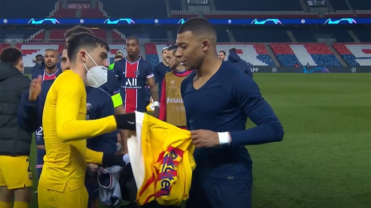 Una de las imágenes del partido: ¡Pedri y Mbappé intercambiaron las camisetas! Atención a la reacción del jugador francés...