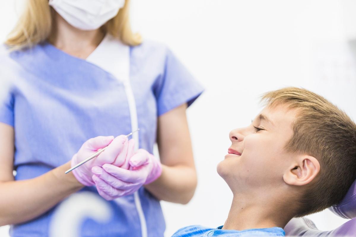 El miedo al dentista de los niños es habitual, pero se puede solucionar con el refuerzo positivo