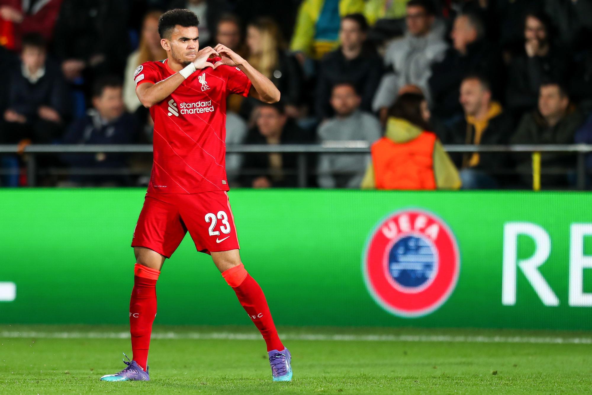 El jugador colombiano Luis Díaz celebra su gol contra el Villarreal en las semifinales de la Champions League.